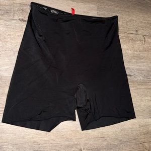 Spanx Slimplicity shaper short XL - black with grey print lining